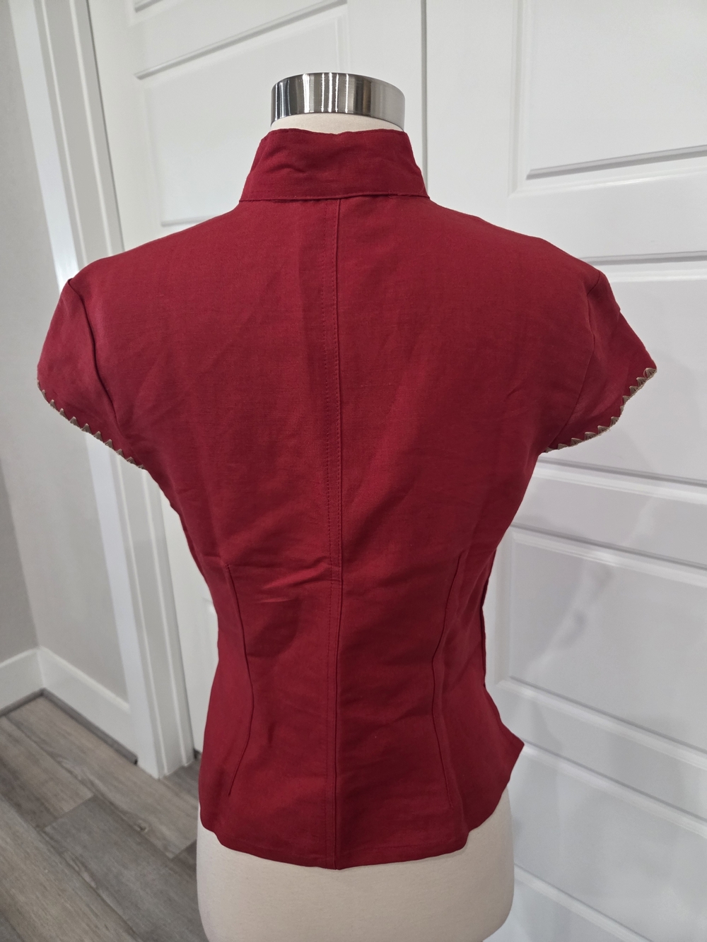 QIAN FANG VINTAGE WOMENS RED MANDIRIAN EMBROIDERED TOP. SIZE SMAL - Picture 7 of 13